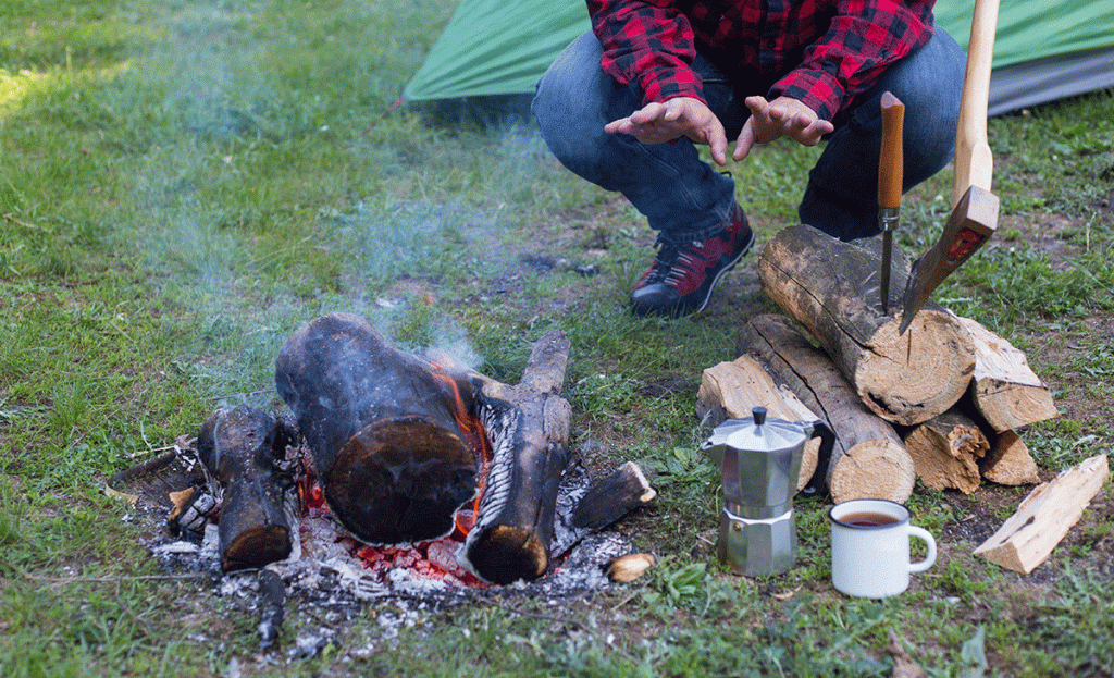 When you hear hissing from the Moka Pot it is time to stop the brewing.